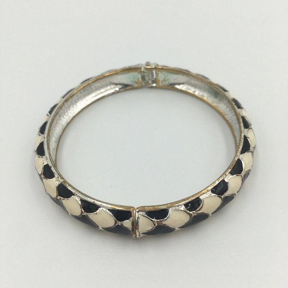 Black & Cream White Enameled CLAMPER BRACELET, Scales Pattern (flaw) - Picture 4 of 8